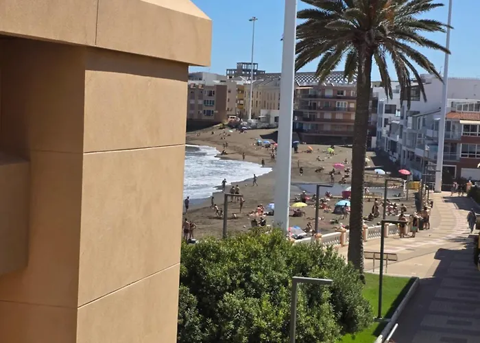 Salinetas Junto Al Mar * Telde